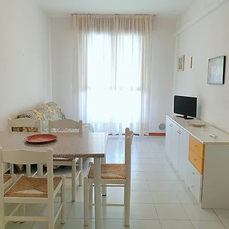 Delightful Seaside Flat With Ac - Beahost 비비오네