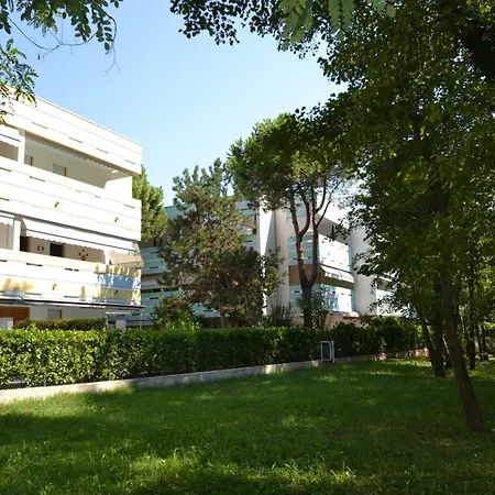 Delightful Seaside Flat With Ac - Beahost