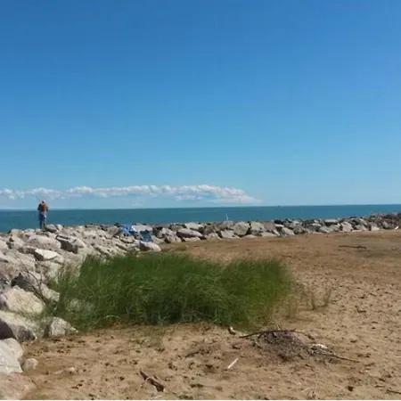 Delightful Seaside Flat With Ac - Beahost Daire *