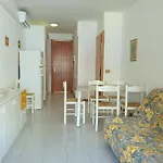 Apartment Delightful Seaside Flat With Ac - Beahost *