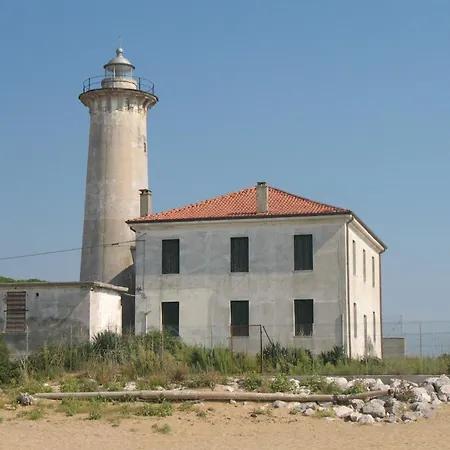 Delightful Seaside Flat With Ac - Beahost